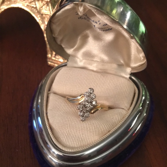 14k gold Diamond cluster ring W/appraisal - Picture 6 of 10